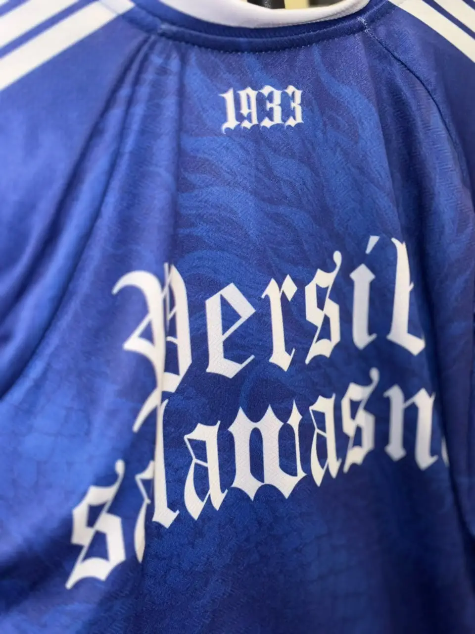 Close up bagian belakang jersey